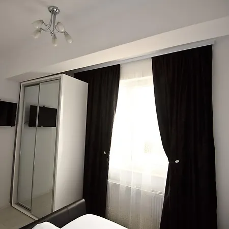 Zev Imperia Apartament Mamaia Nord アパート ナボダリ
